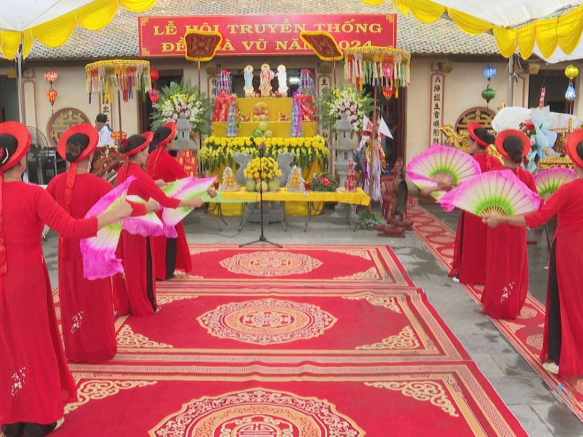 Lễ hội truyền thống đền Bà Vũ diễn ra đều đặn hàng năm, nhằm thể hiện sự biết ơn với Thánh Mẫu cũng như cầu mong may mắn.