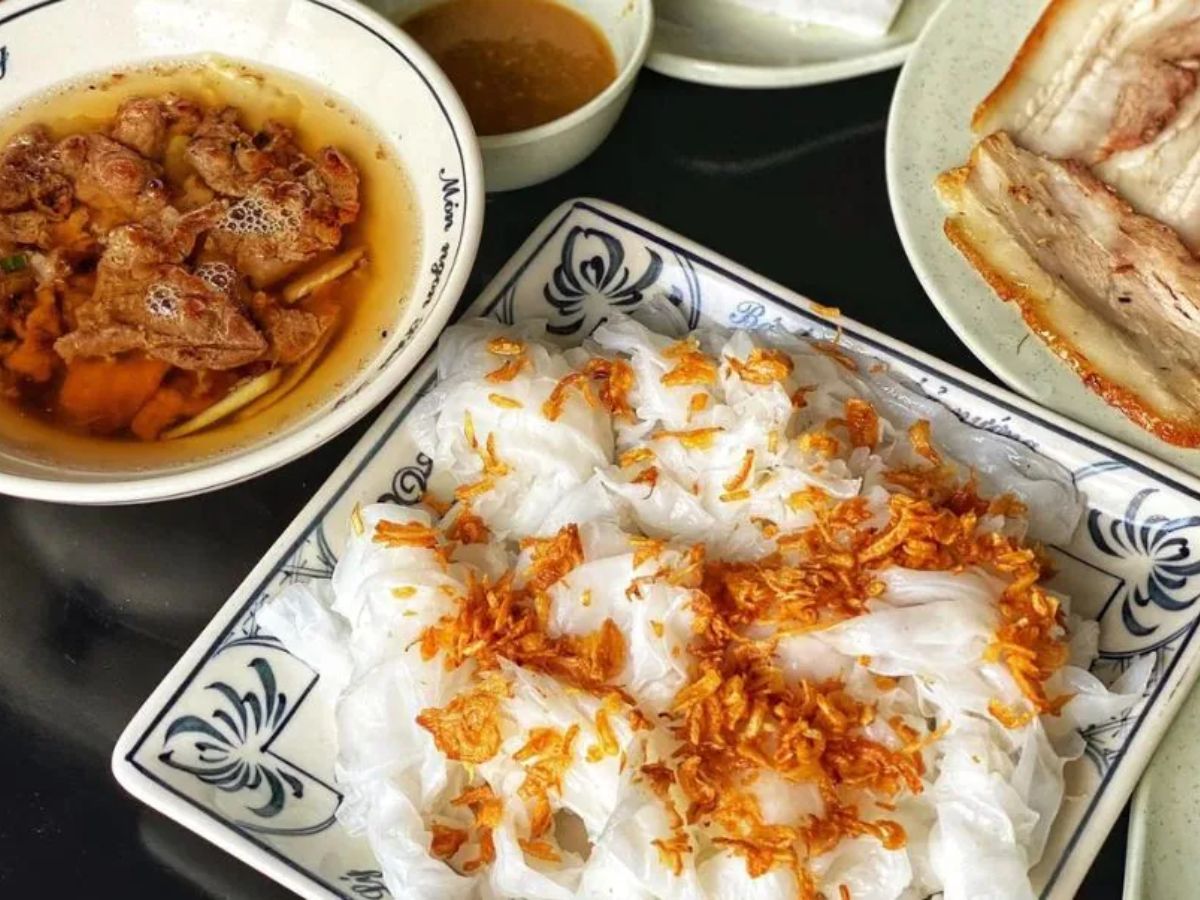 Bánh cuốn chả Phủ Lý là món ăn không thể bỏ qua khi tới du lịch Hà Nam.