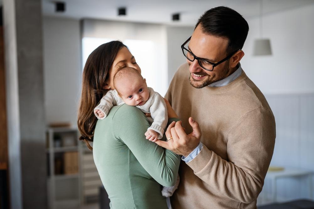 Cách bế trẻ sơ sinh theo kiểu bế vác vai