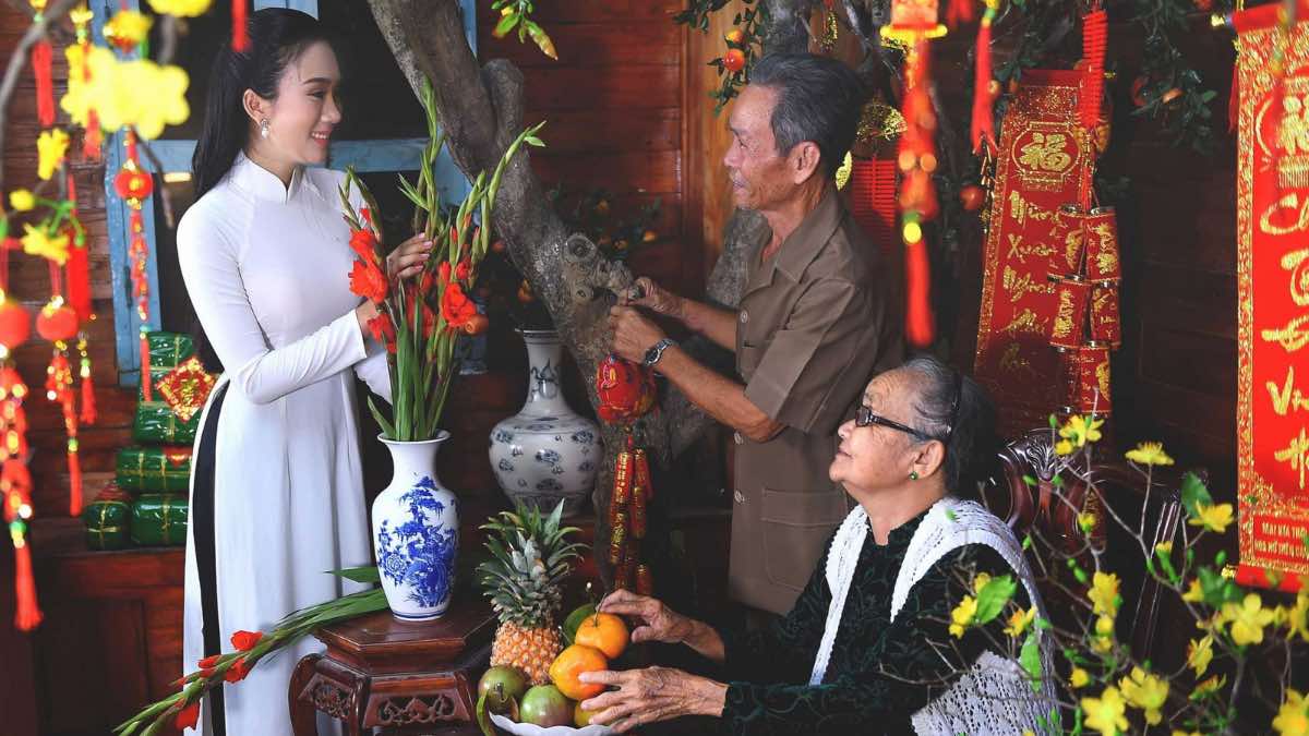 Lời chúc Tết bố mẹ ruột chứa nhiều ý nghĩa