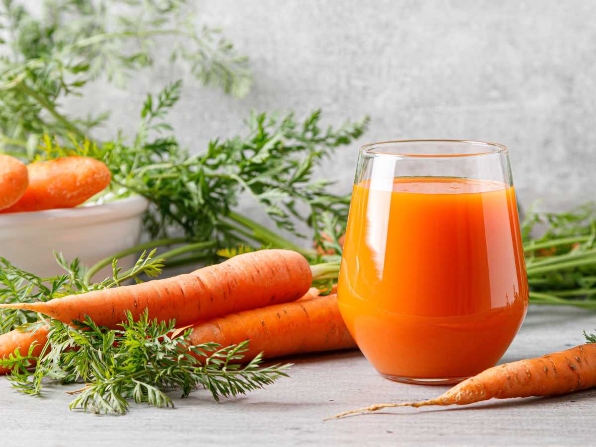5 công thức nước ép chậm giàu vitamin A tốt cho mắt