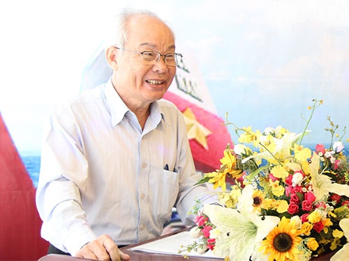 Mẹ Nguyễn Thị Thứ - biểu tượng của hình ảnh bà mẹ Việt Nam anh hùng bên mâm cơm ngày giỗ chồng con. Ảnh: TL.