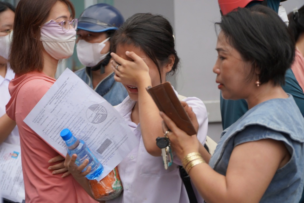 Đề thi và đáp án môn toán thi vào lớp 10 TPHCM 2025 cập nhật nhanh nhất - 2