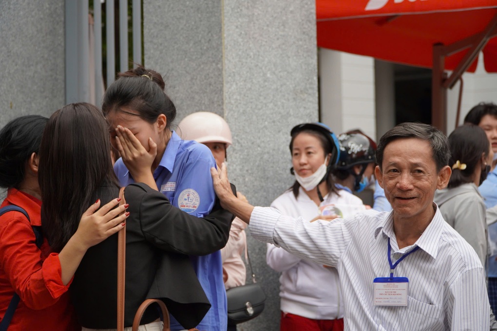 Đề thi và đáp án môn toán thi vào lớp 10 TPHCM 2025 cập nhật nhanh nhất - 4