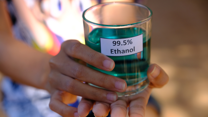 Etanol là gì? Ứng dụng, tác hại và cách dùng an toàn trong đời sống 1