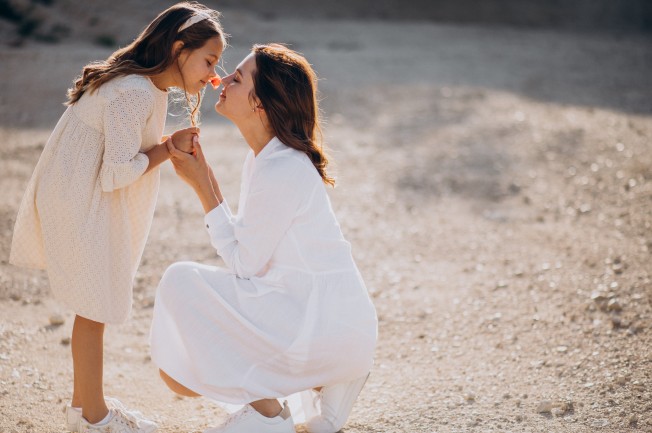 Cách hành xử của người mẹ ảnh hưởng nhiều đến cách con gái cư xử với chồng sau này