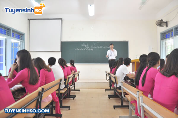 hoc phi truong dai hoc hung vuong