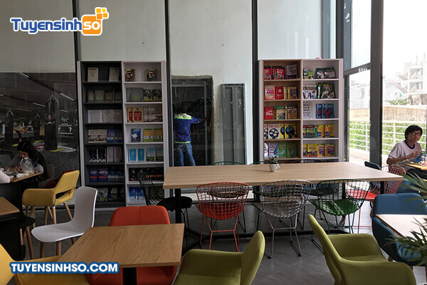 hoc phi truong dai hoc quoc te hong bang 2