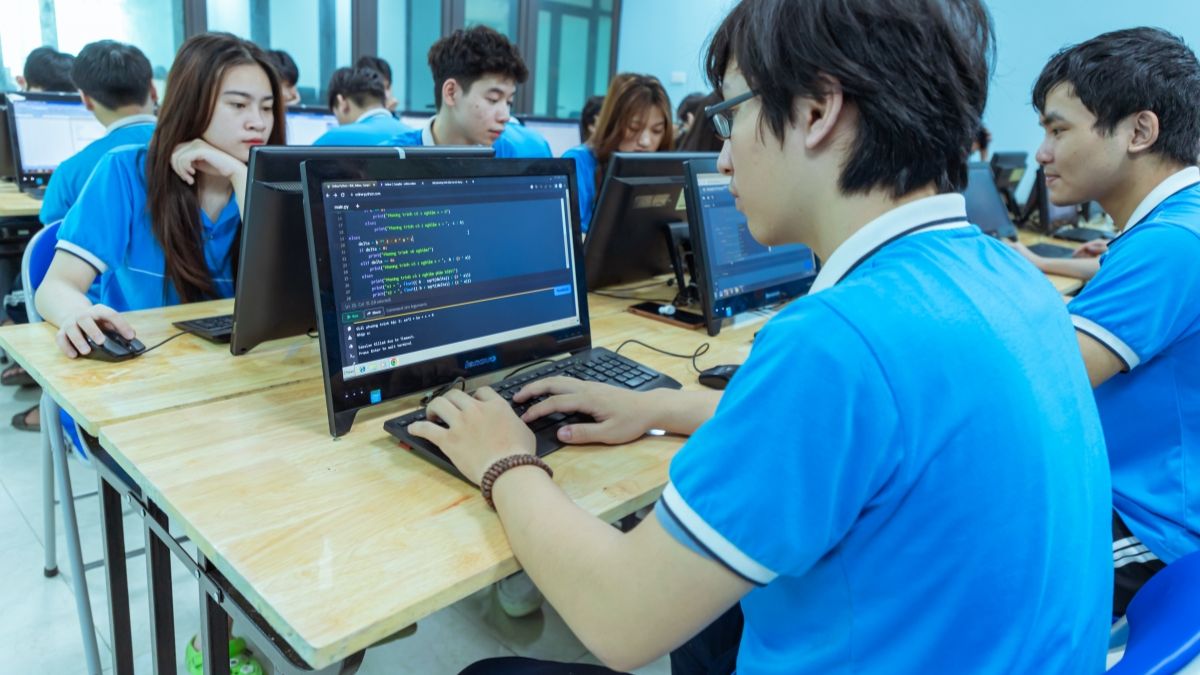 Đánh giá của cựu sinh viên về chất lượng giảng dạy tại Đại học Công nghệ Giao thông vận tải Hà Nội