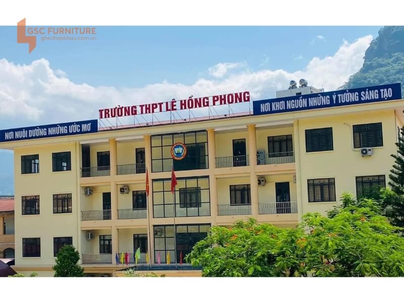 Khẩu hiệu trang trí của trường THPT Lê Hồng Phong