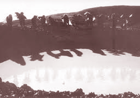 khoang troi va ho bom