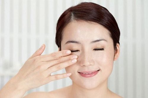 Massage giúp giảm mỏi mắt
