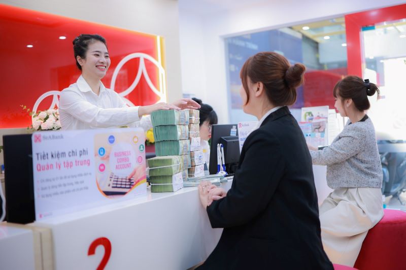 Lãi suất là yếu tố quan trọng nhất để khách hàng có thể đưa ra quyết định gửi tiền vào ngân hàng.