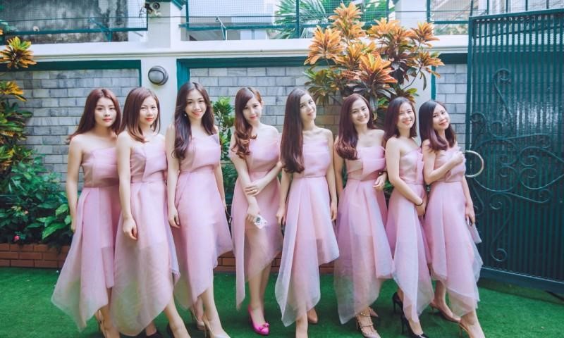 Trong các đám cưới ngày nay phù dâu có thể lựa chọn trang phục tùy ý