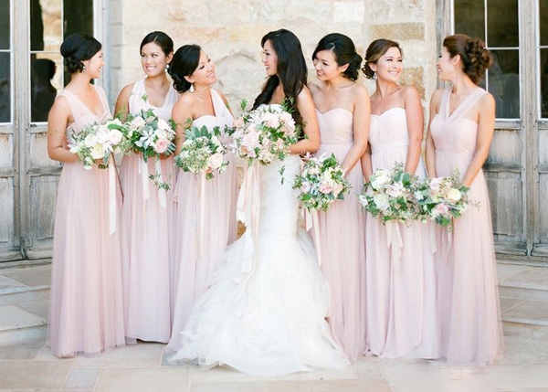 Cô dâu và những phù dâu xinh đẹp trong đám cưới