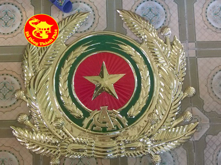 huy hiệu công an nhân dân bằng đồng đường kính 90 cm