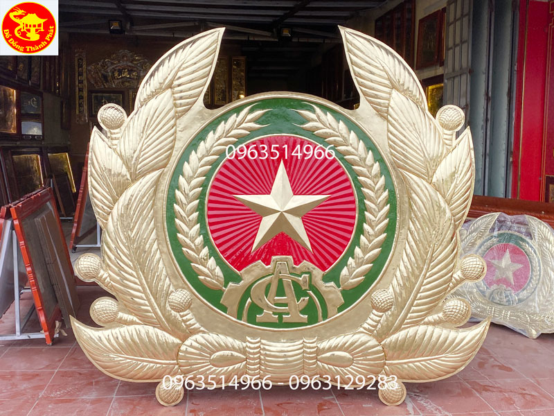 lắp đặt hoàn thiện huy hiệu công an cho bộ công an đương fkinhs 5 m