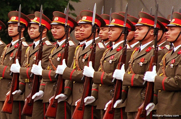 Việt Nam cũng là một trong những quốc gia trang bị số lượng lớn súng trường CKC. Nó được quân đội ta trang bị từ cuối những năm 1950 đầu những năm 1960 và vẫn còn hoạt động cho đến ngày nay. CKC hiện tại chỉ được trang bị cho các đơn vị dân quân tự vệ hoặc các đơn vị tiêu binh thuộc Lực lượng Vũ trang Nhân dân Việt Nam. Nguồn ảnh: military-today.