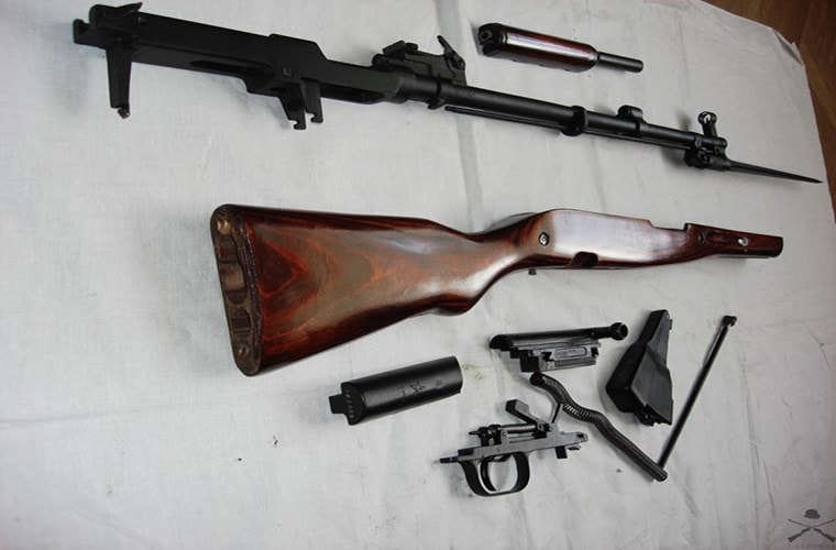 Một khẩu CKC nặng khoảng 3.8kg kể cả đạn và chiều dài cơ sở có nó lên tới hơn 1m với nòng súng dài 520mm. Nó được tạo nên chủ yếu từ gỗ và thép với thiết kế đơn giản tuy nhiên lại đòi hỏi quá trình gia công phức tạp hơn một số mẫu súng trường cùng thời. Nguồn ảnh: 7-62.com