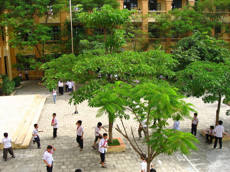 Tả quang cảnh trường em trong giờ ra chơi