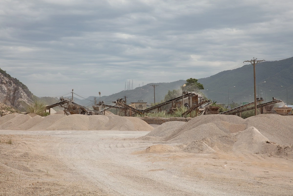 hoat-dong-khai-thac-khoang-san-qua-muc