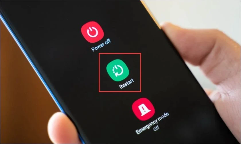 Khởi động lại thiết bị để làm mới hệ thống