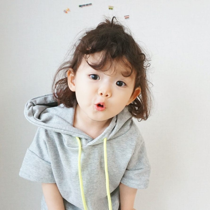 Tên ghép với chữ hoàng cho bé gái. (Ảnh minh họa)