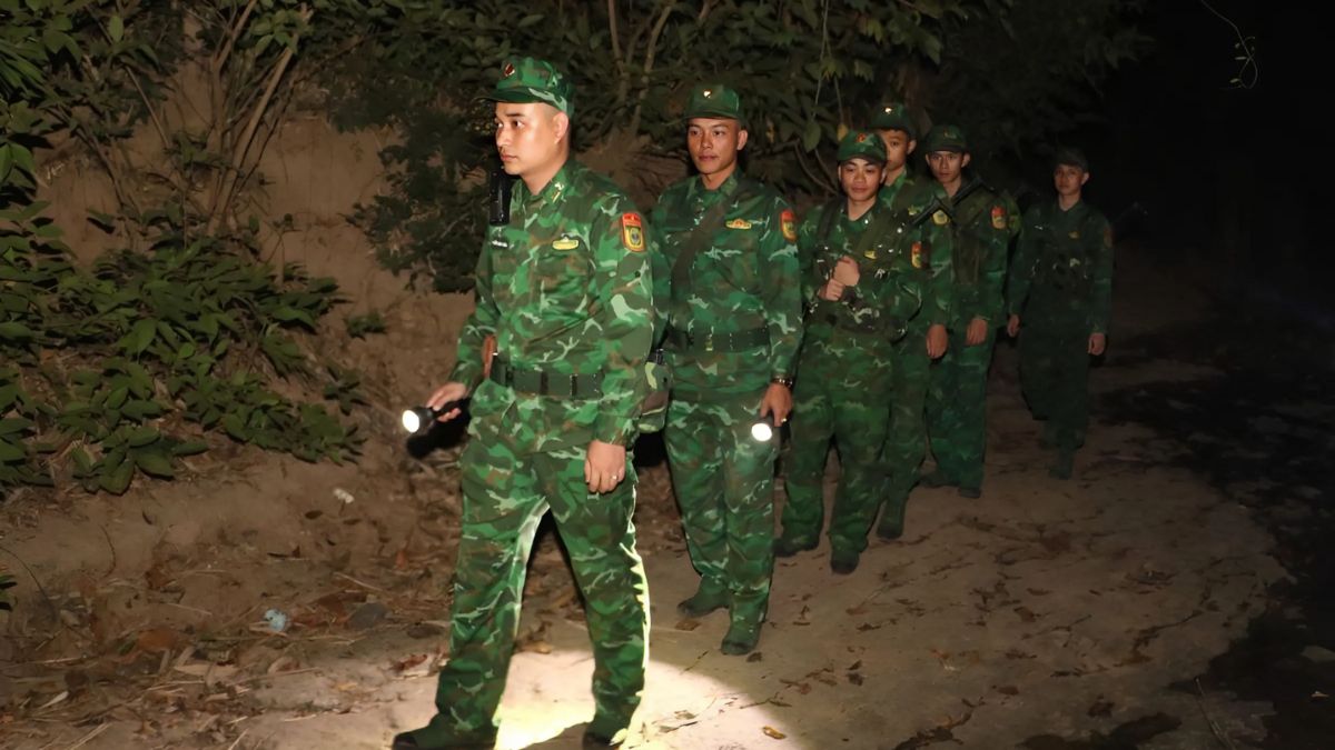 Bài thơ về chú bộ đội với hình ảnh ngôi sao trên vai