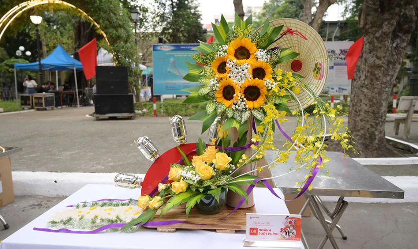 Bài thuyết trình chủ đề Dáng mẹ Việt Nam