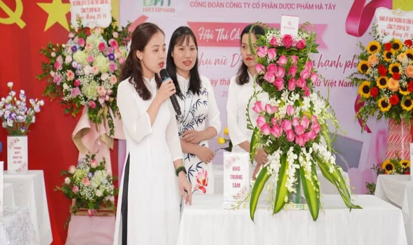 Những bài thuyết trình cắm hoa hồng 20/10 theo chủ đề