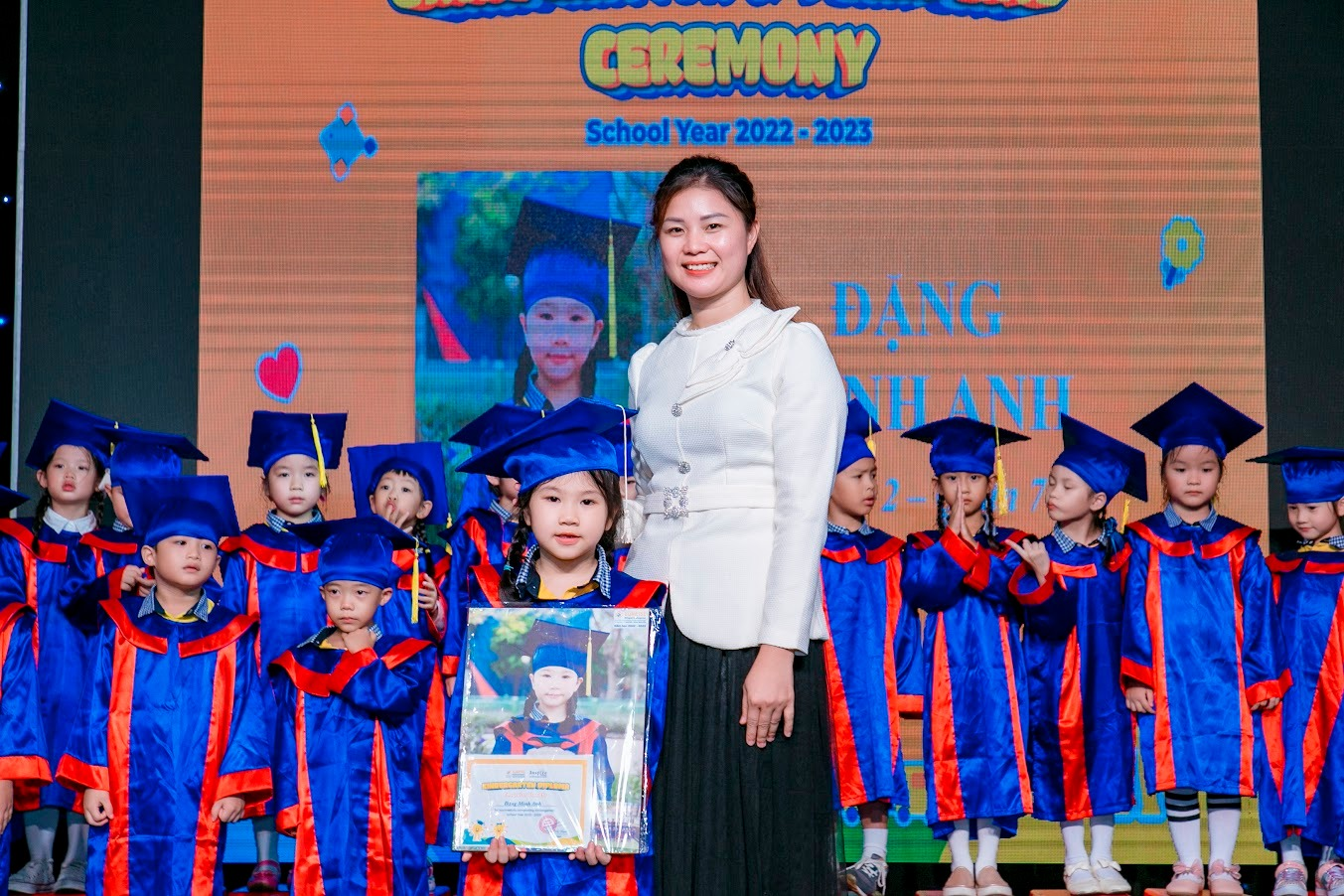 Tốt nghiệp mầm non