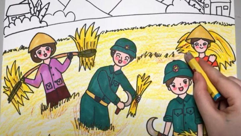 Hình ảnh chú bộ đội cùng người dân tham gia lao động sản xuất.