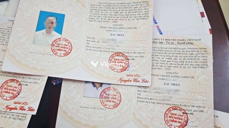 Các cấp bậc trình độ chính trị được công nhận