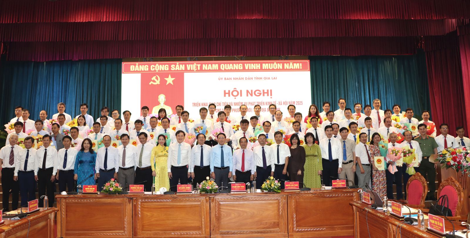 trong tam cua hinh thang 2