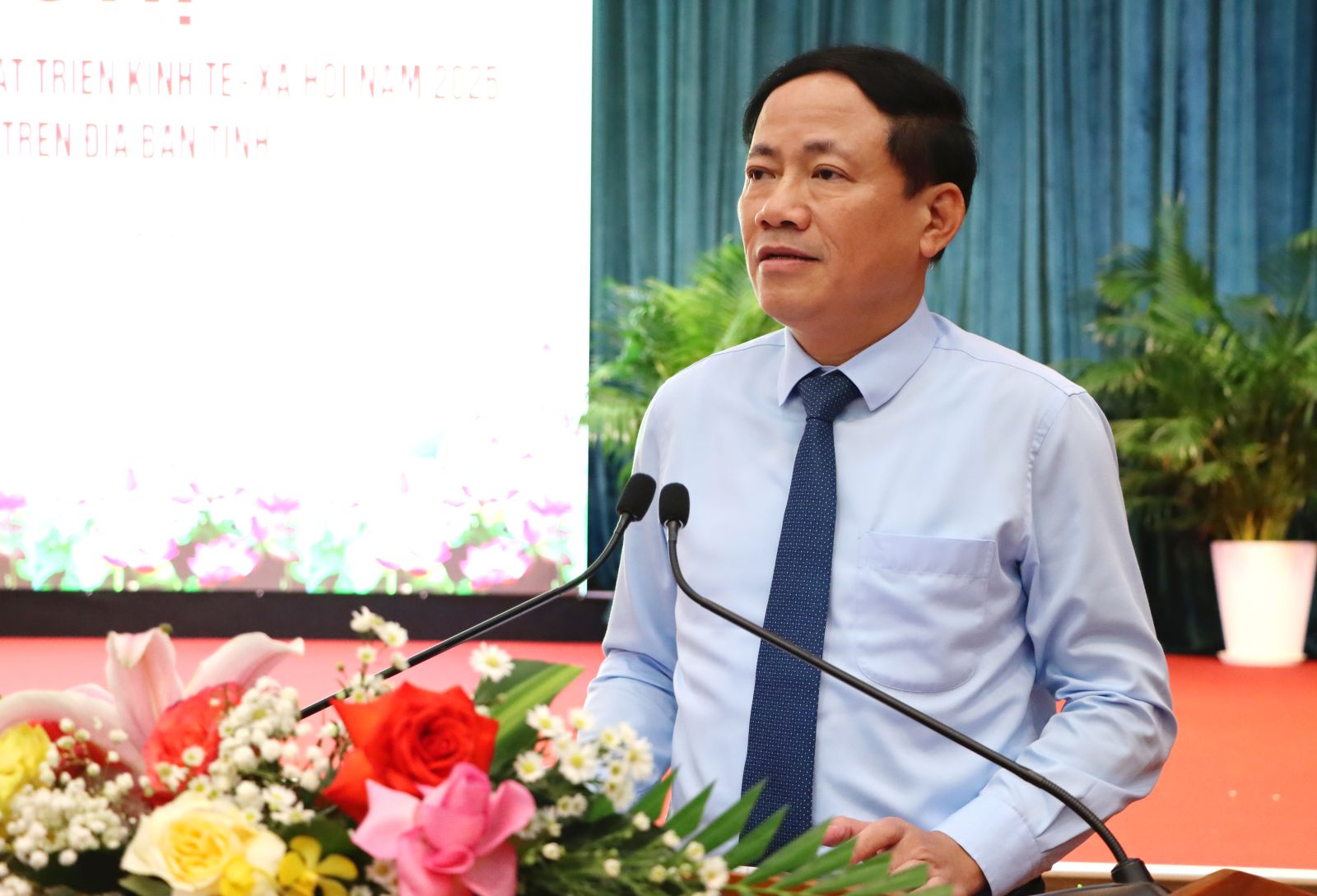 trong tam cua hinh thang 3