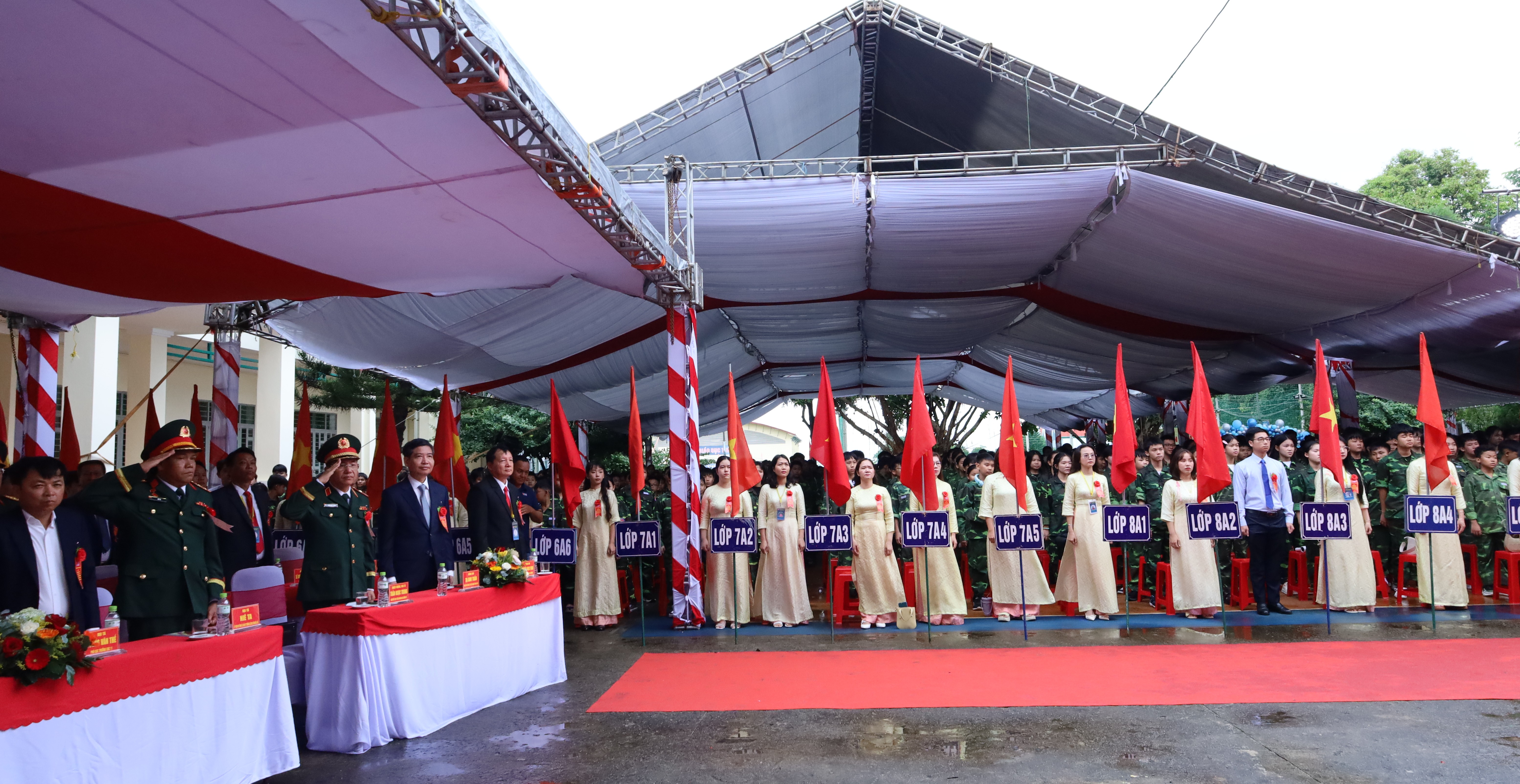 Trường Phổ thông Dân tộc Nội trú Tây Nguyên kỷ niệm 20 năm thành lập và đón nhận Huân chương Bảo vệ Tổ quốc hạng Ba - Chi tiết tin - Trang chủ