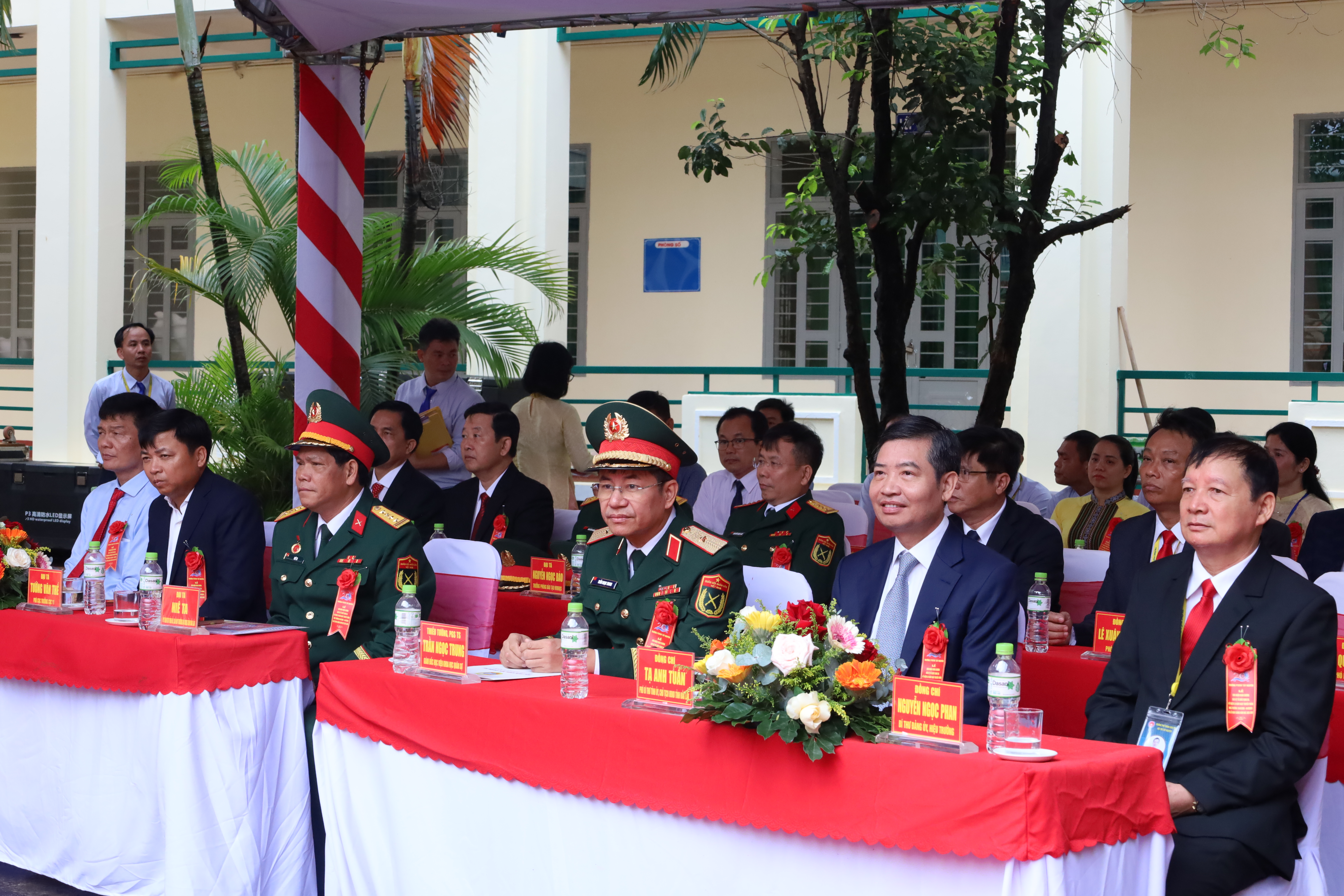 Trường Phổ thông Dân tộc Nội trú Tây Nguyên kỷ niệm 20 năm thành lập và đón nhận Huân chương Bảo vệ Tổ quốc hạng Ba - Chi tiết tin - Trang chủ