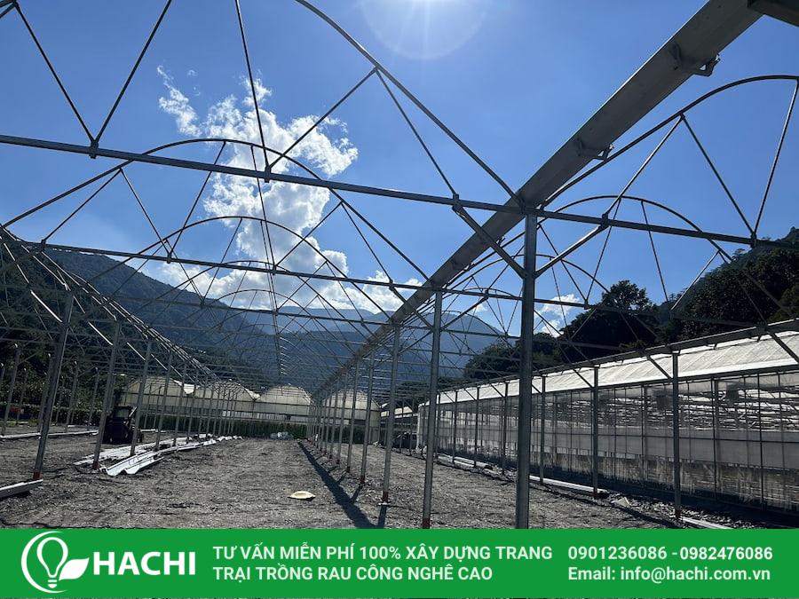 Khung nhà màng nên sử dụng các loại vật liệu bền