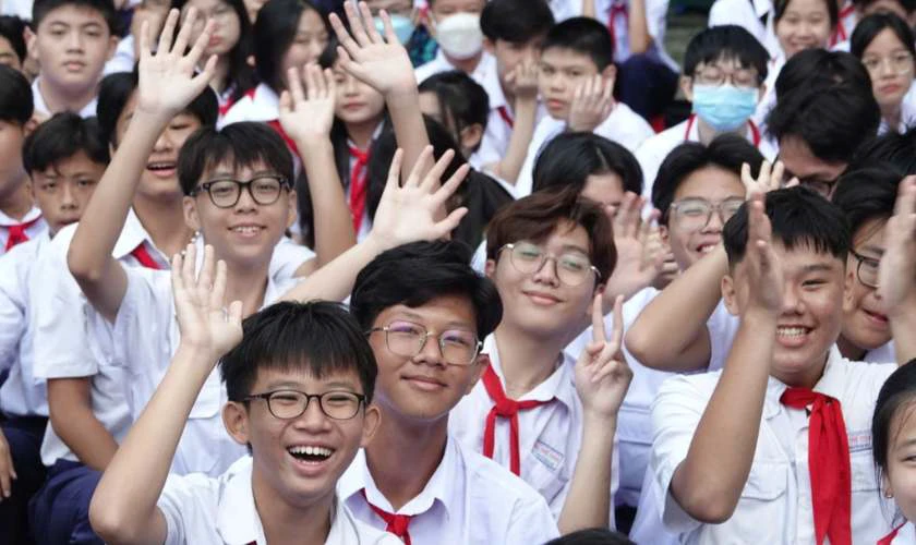 Viết bài văn biểu cảm về ngày khai giảng lớp 7 hay nhất 2025