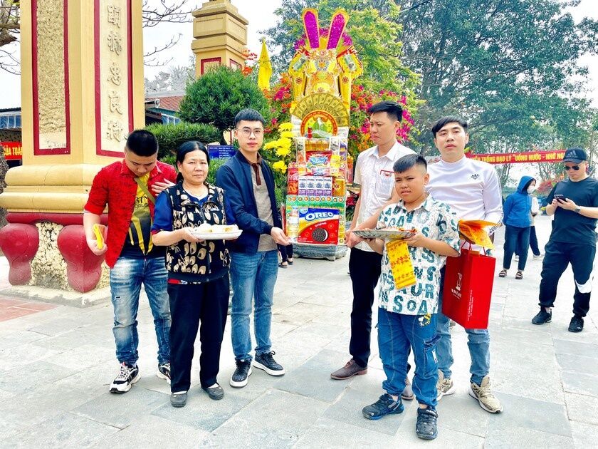 Sắm lễ đi Đền Ông Hoàng Mười