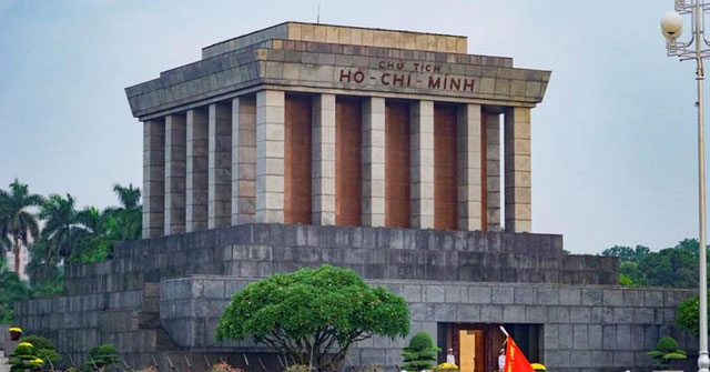 Ý nghĩa nhan đề bài thơ Viếng lăng Bác