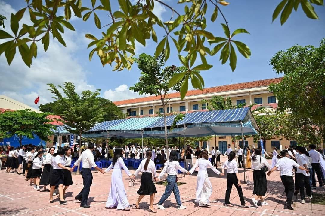 2004 hoc lop 10 nam nao 4