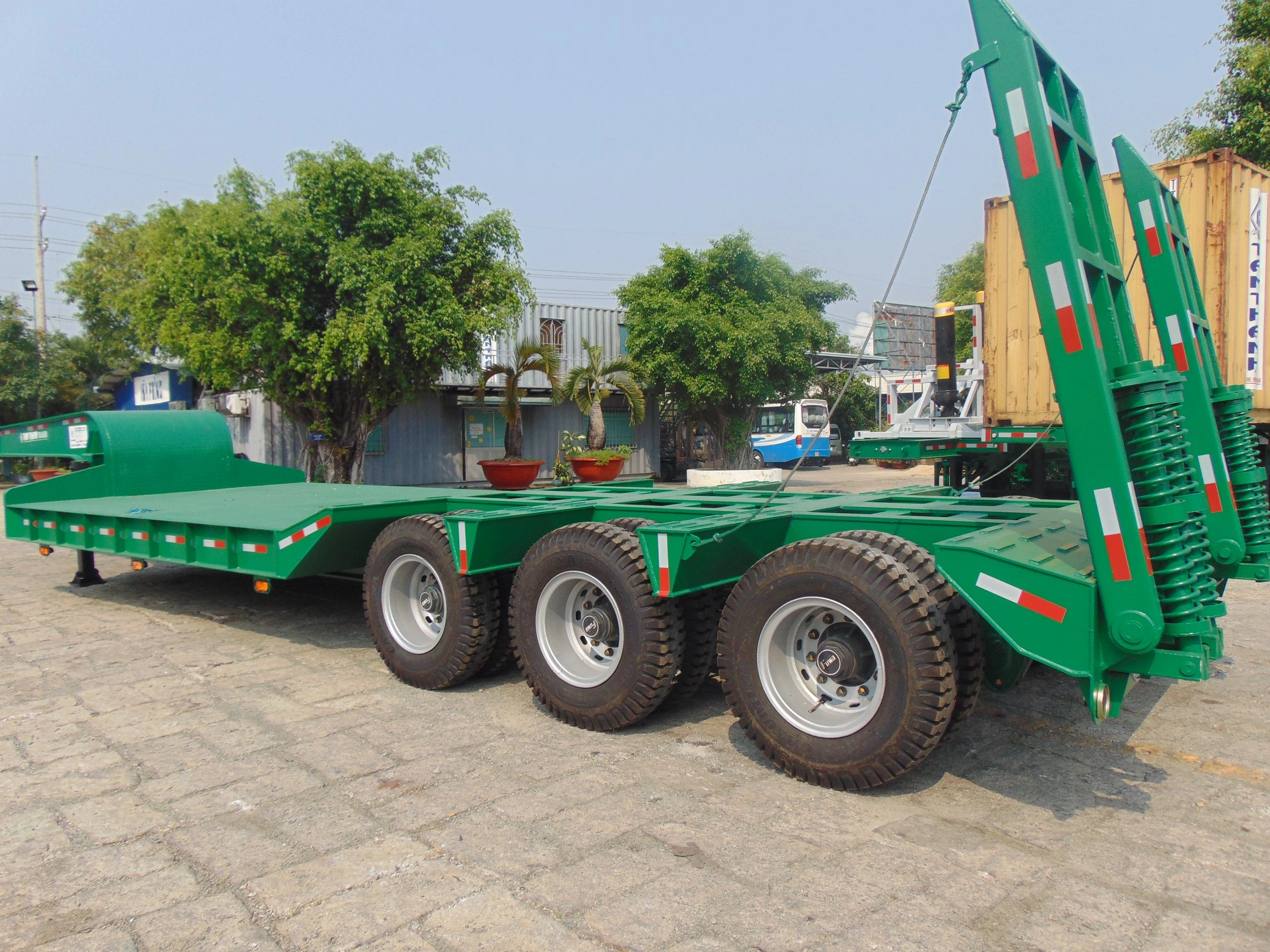 Bao nhiêu tuổi được học bằng lái xe hạng FE?