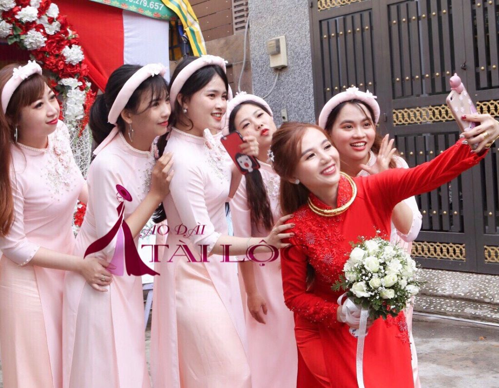 Đội Hình Bê Tráp ăn hỏi