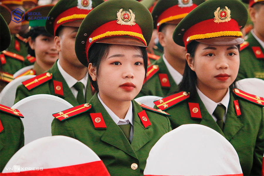 Đối tượng tham gia dự tuyển ngành Công an là nữ có quốc tịch Việt Nam