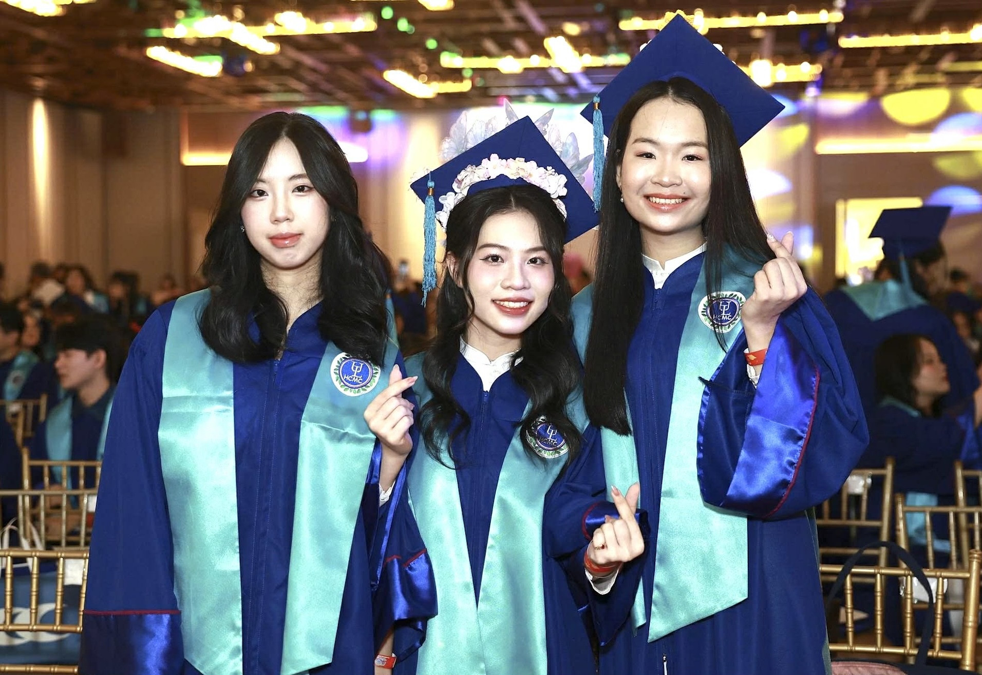 Cử nhân Luật
