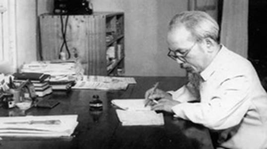 An Giang đẩy mạnh học tập và làm theo tấm gương Bác Hồ, Bác Tôn năm 2025 | Cổng thông tin điện tử tỉnh An Giang
