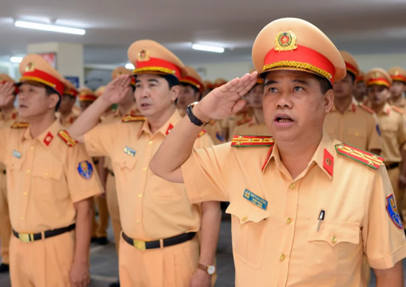 Dong phuc canh sat giao thong