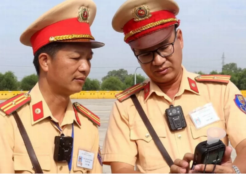 Canh sat giao thong lam nhiem vu