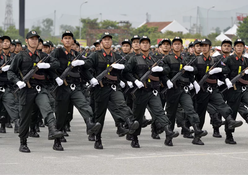 Dong phuc canh sat co dong